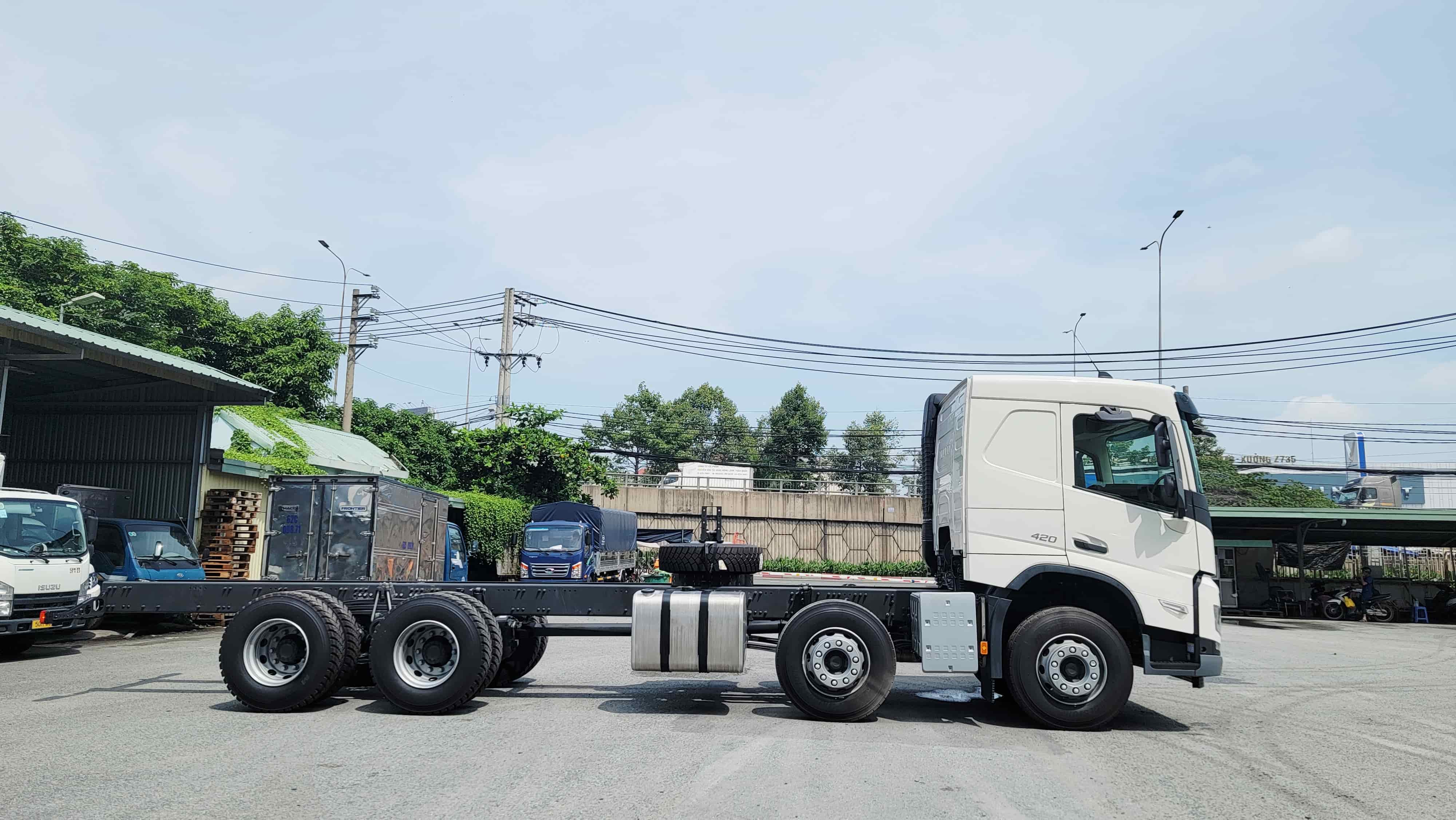 Xe tải 4 chân volvo